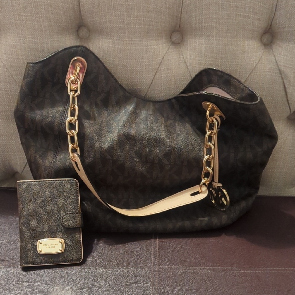 Michael Kors Black and Gold Women's Bag